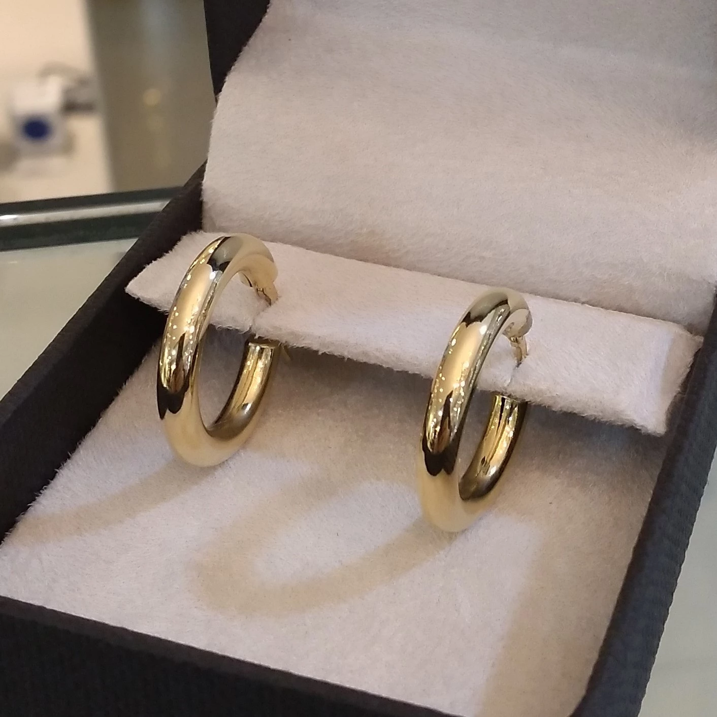 Brinco Argola Redonda Oca Em Ouro Amarelo
