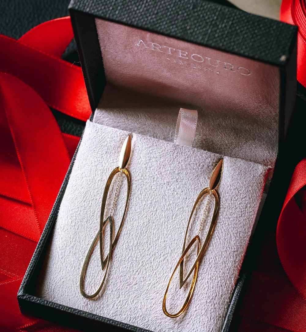 Brinco Gotas Penduradas em Ouro Amarelo