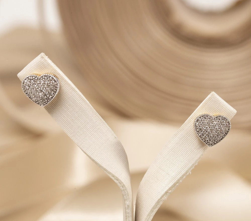 Brinco Chuveiro Coração com Diamantes em Ouro Amarelo