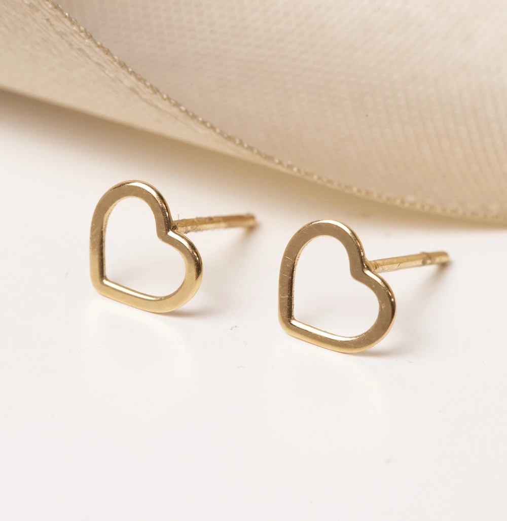 Brinco Coração Vazado em Ouro Amarelo