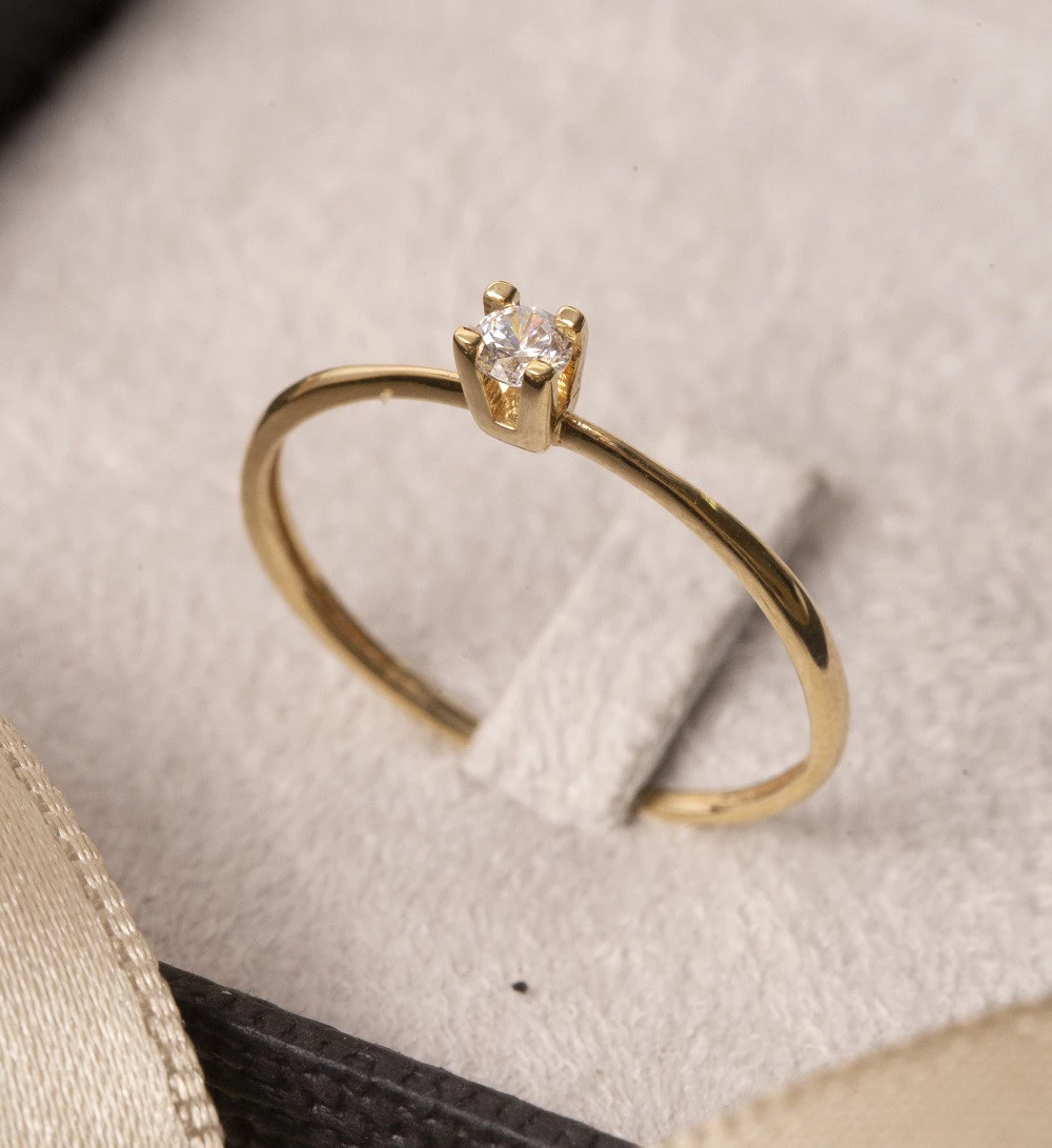 Anel Solitário 4 Garras com Zircônia em Ouro Amarelo