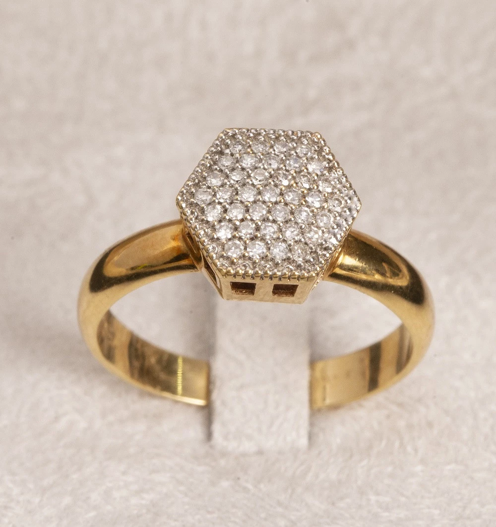Anel Chuveiro Sextavado com Diamante em Ouro Amarelo
