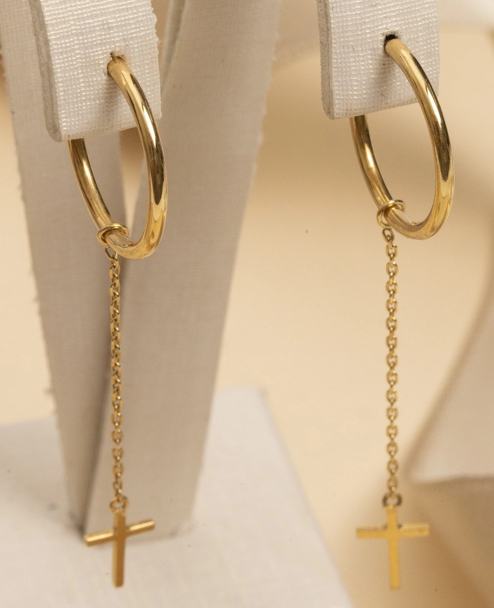 Argola com Pendente Cruz em Ouro Amarelo