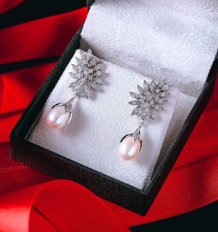 Brinco Ear Cuff com Pérolas e Diamantes em Ouro Branco