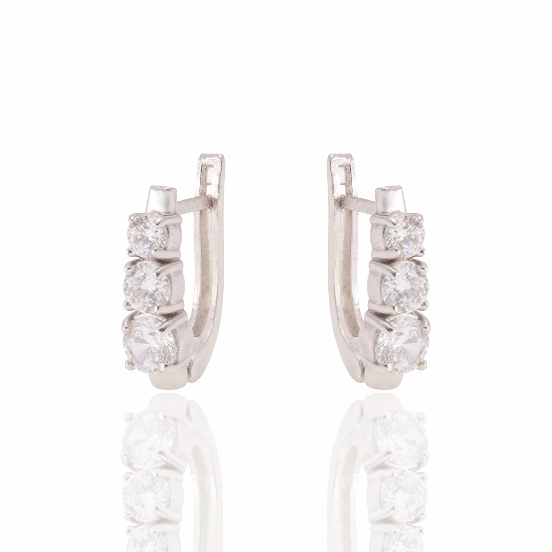 Brinco Pequeno com Zircônias em Ouro Branco