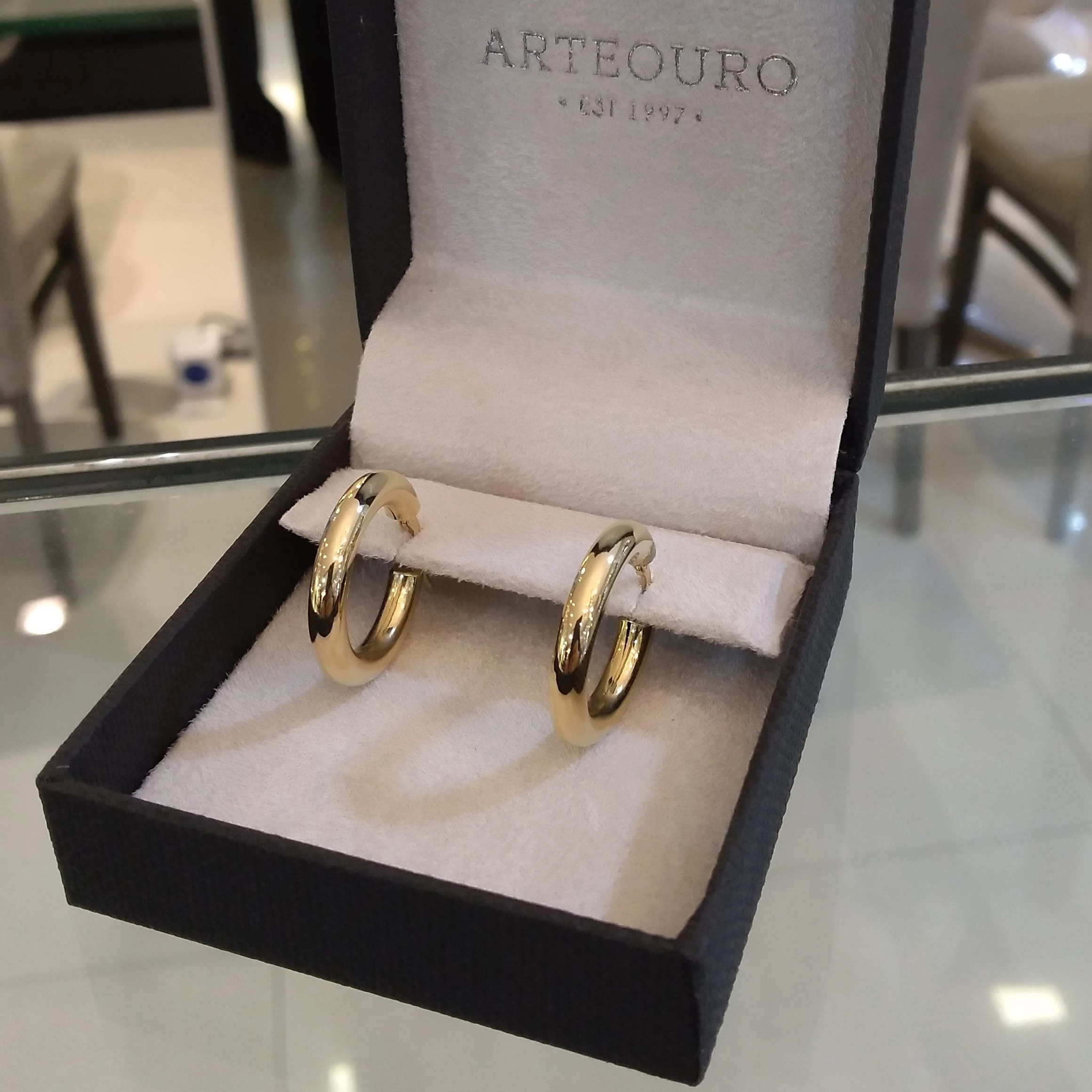 Brinco Argola Redonda Oca Em Ouro Amarelo