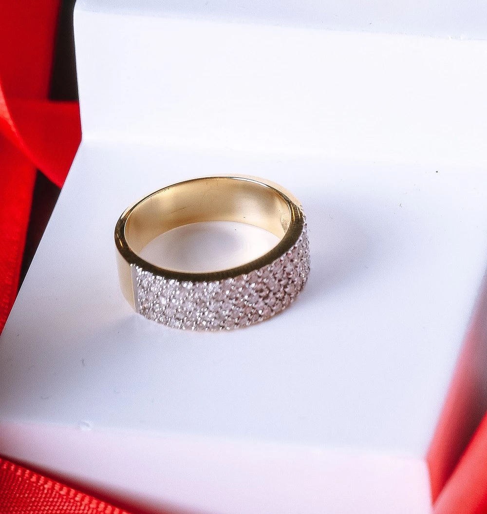 Anel Aparador Largo com Diamante em Ouro Amarelo