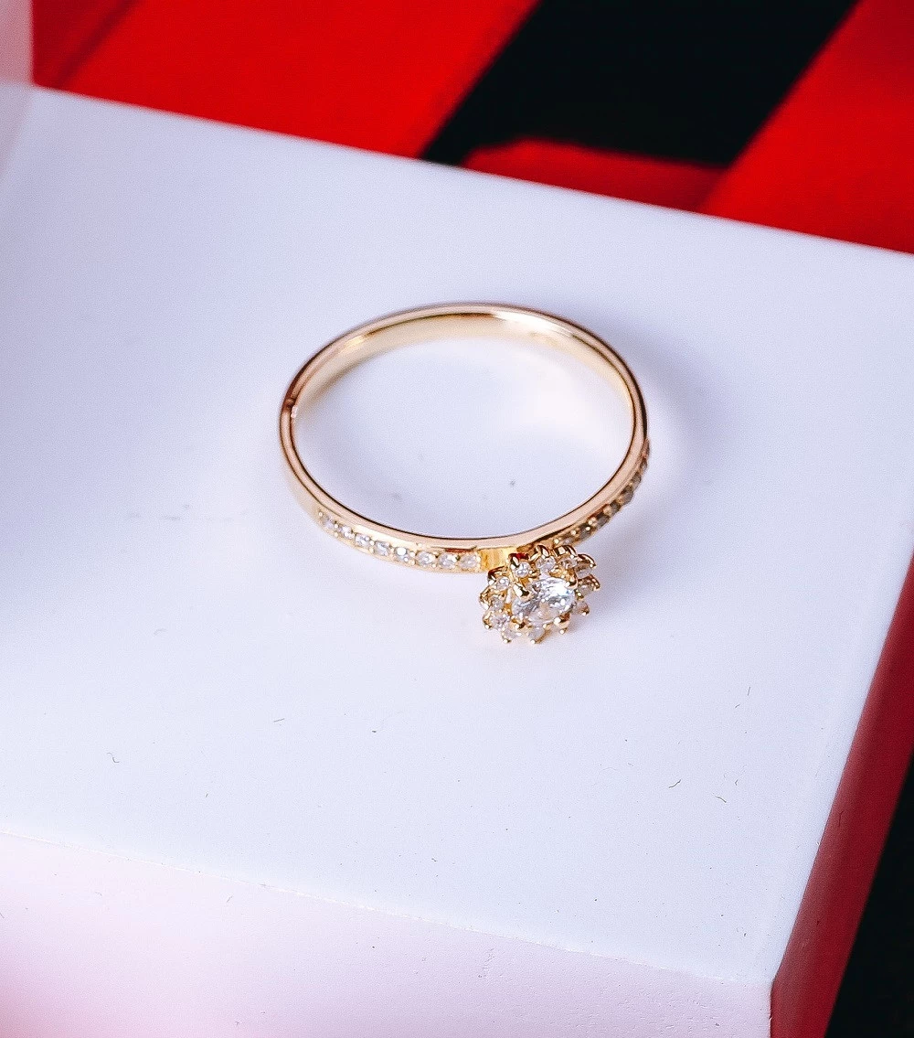 Anel Solitário com Diamante em Ouro Amarelo