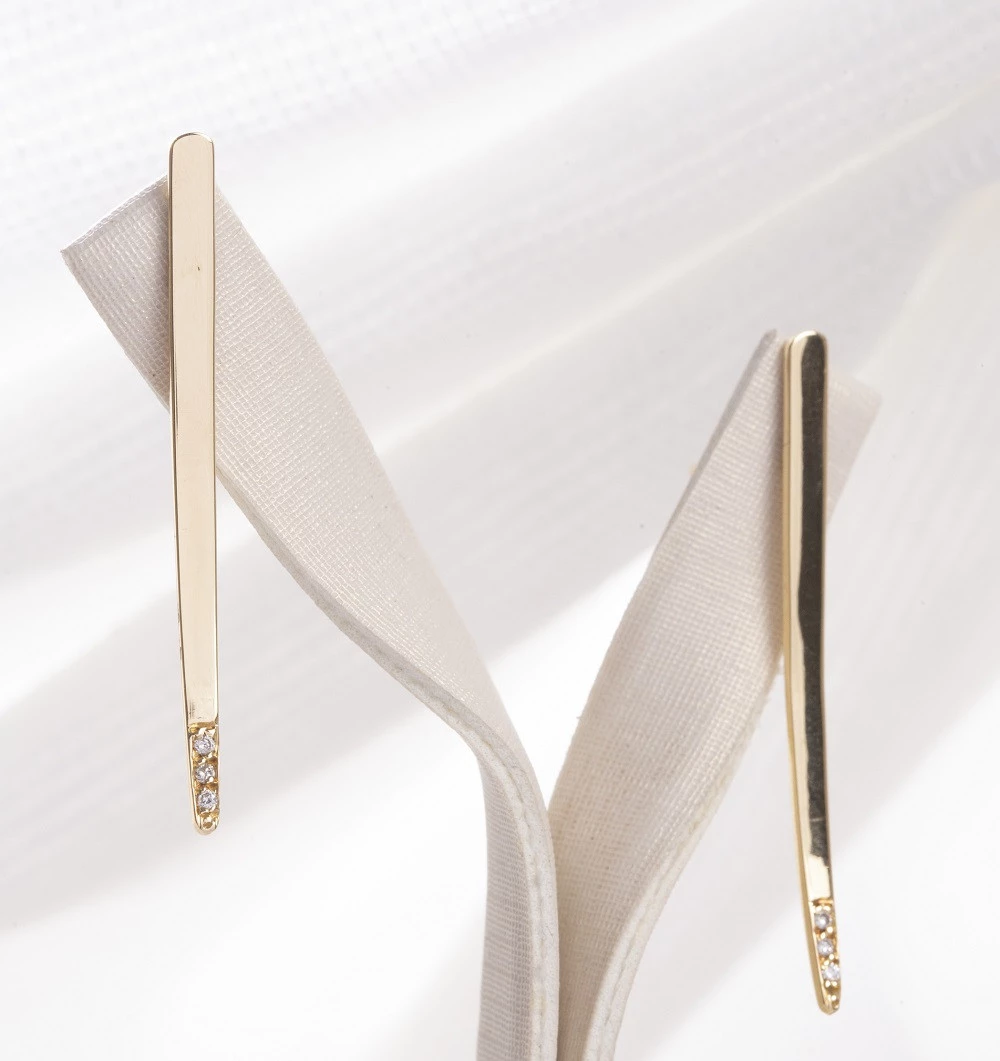 Brinco Palito com Diamantes em Ouro Amarelo