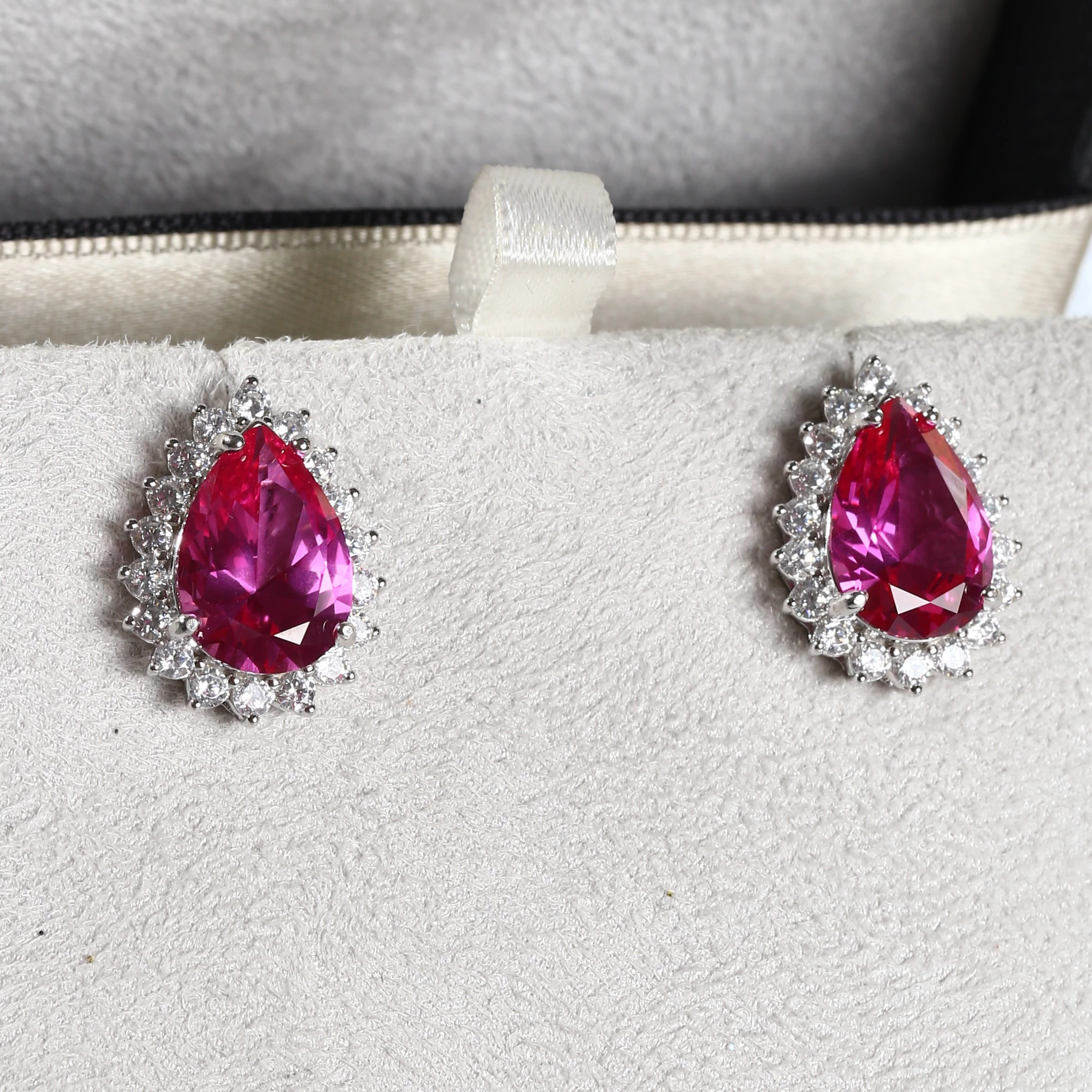 Brinco Gota Com Zircônia Rosa Em Prata