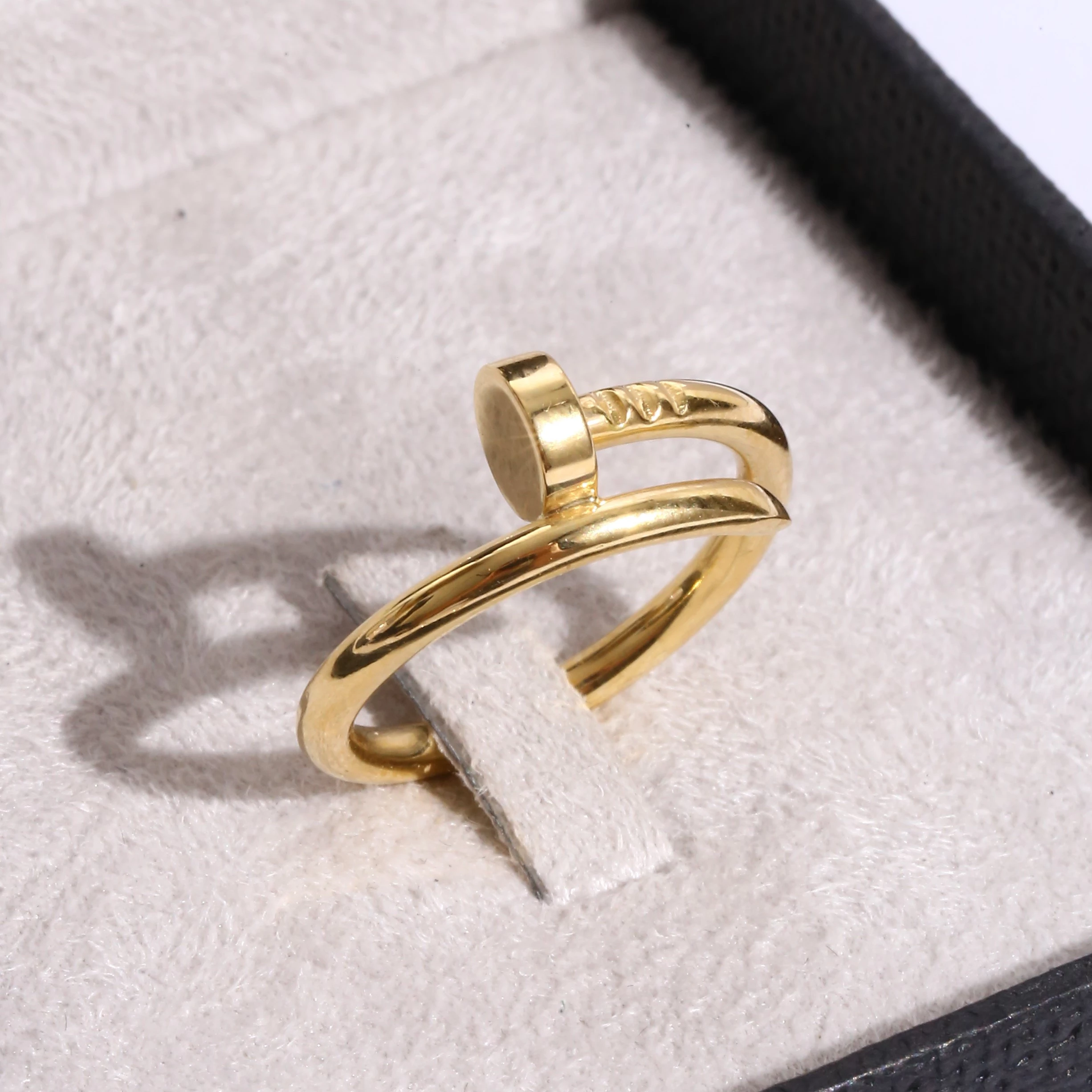 Anel Prego em Ouro Amarelo