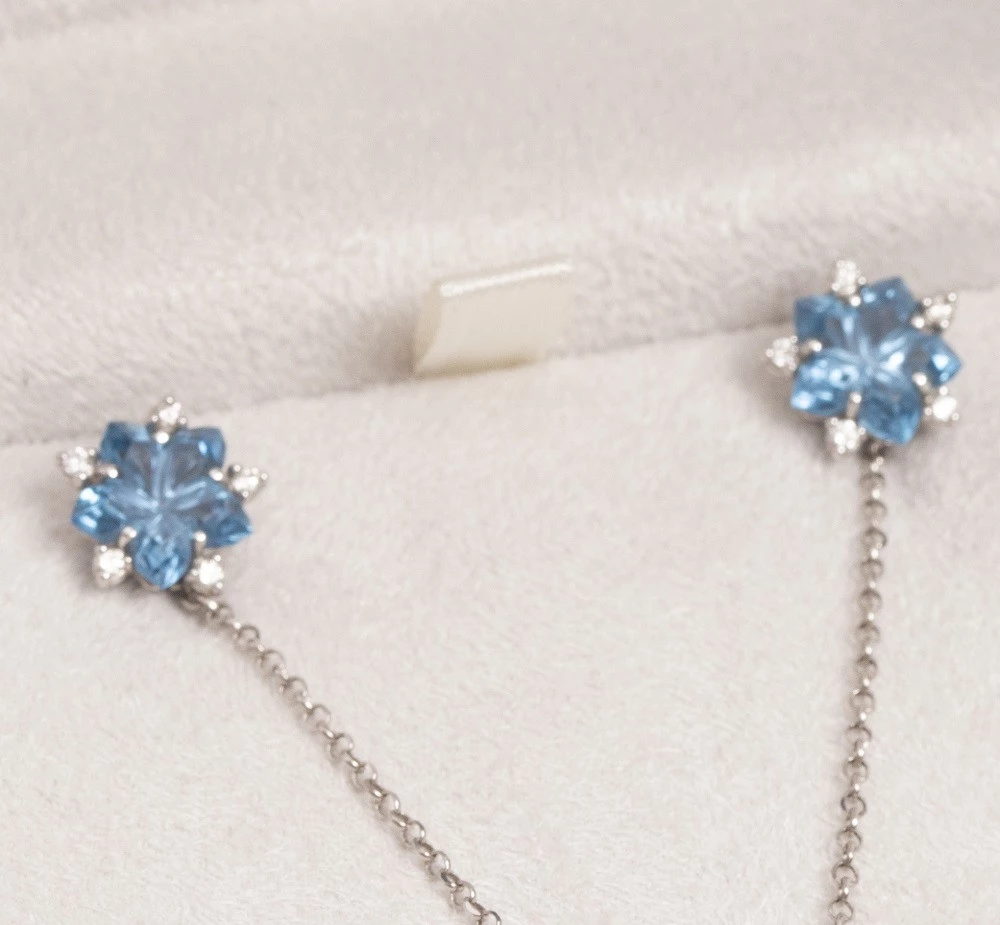 Brinco Estrela Topázio e Diamante em Ouro Branco