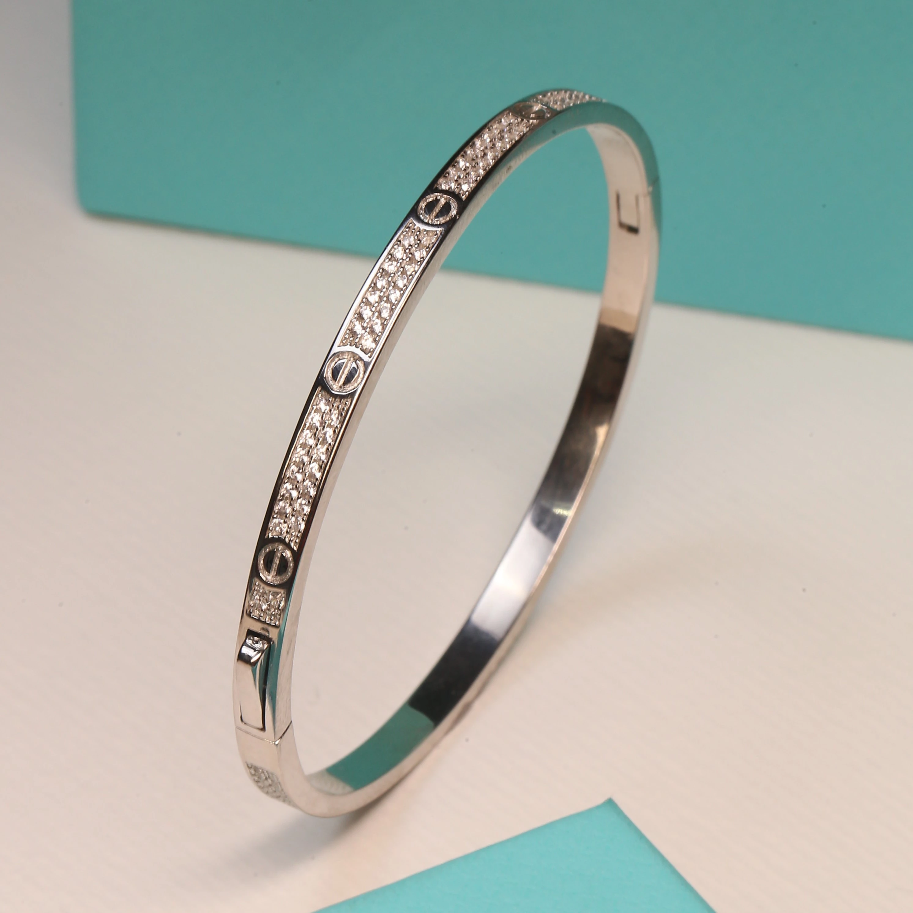 Bracelete Fenda Cravejado Com Zircônias Em Prata