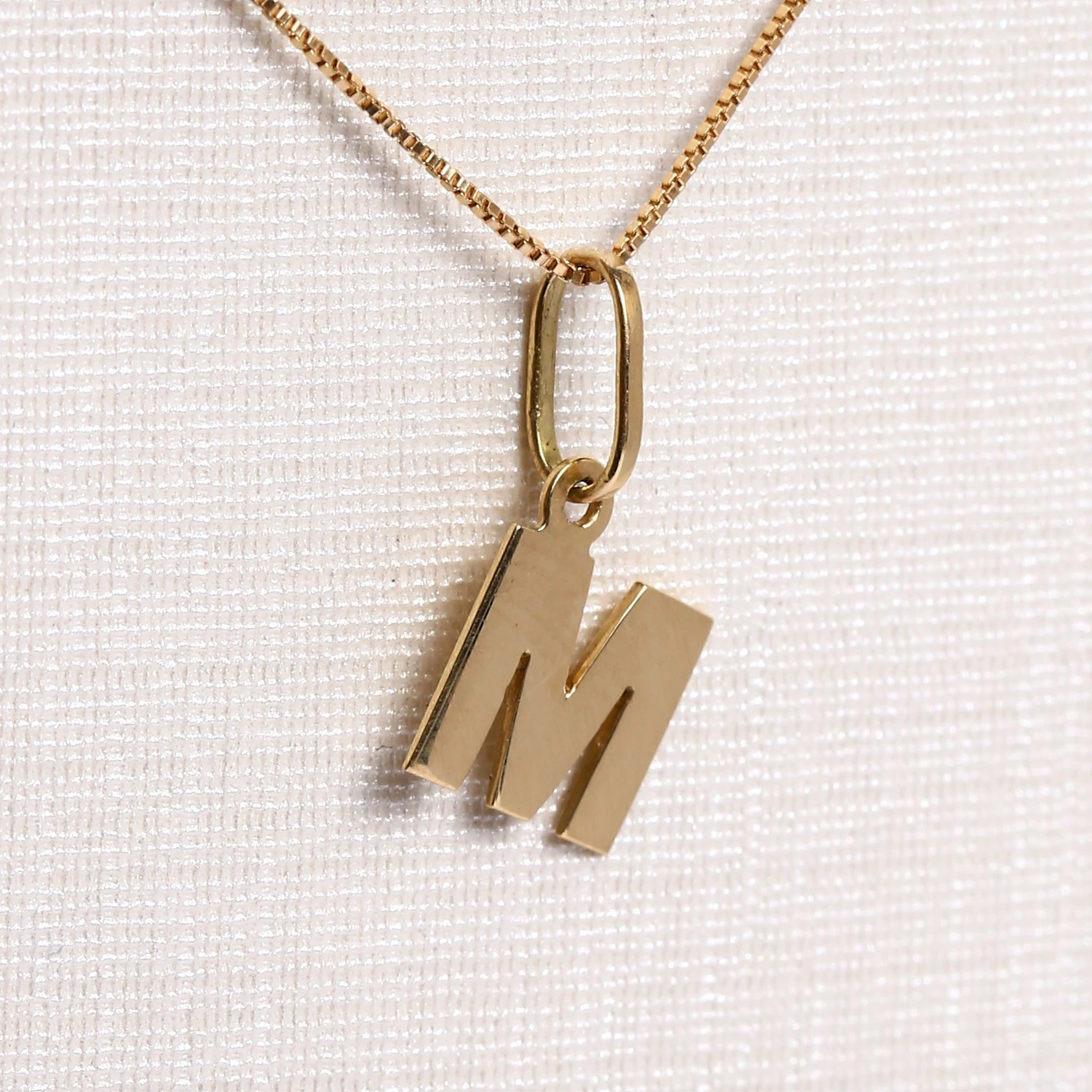 Pingente Letra M Em Ouro Amarelo