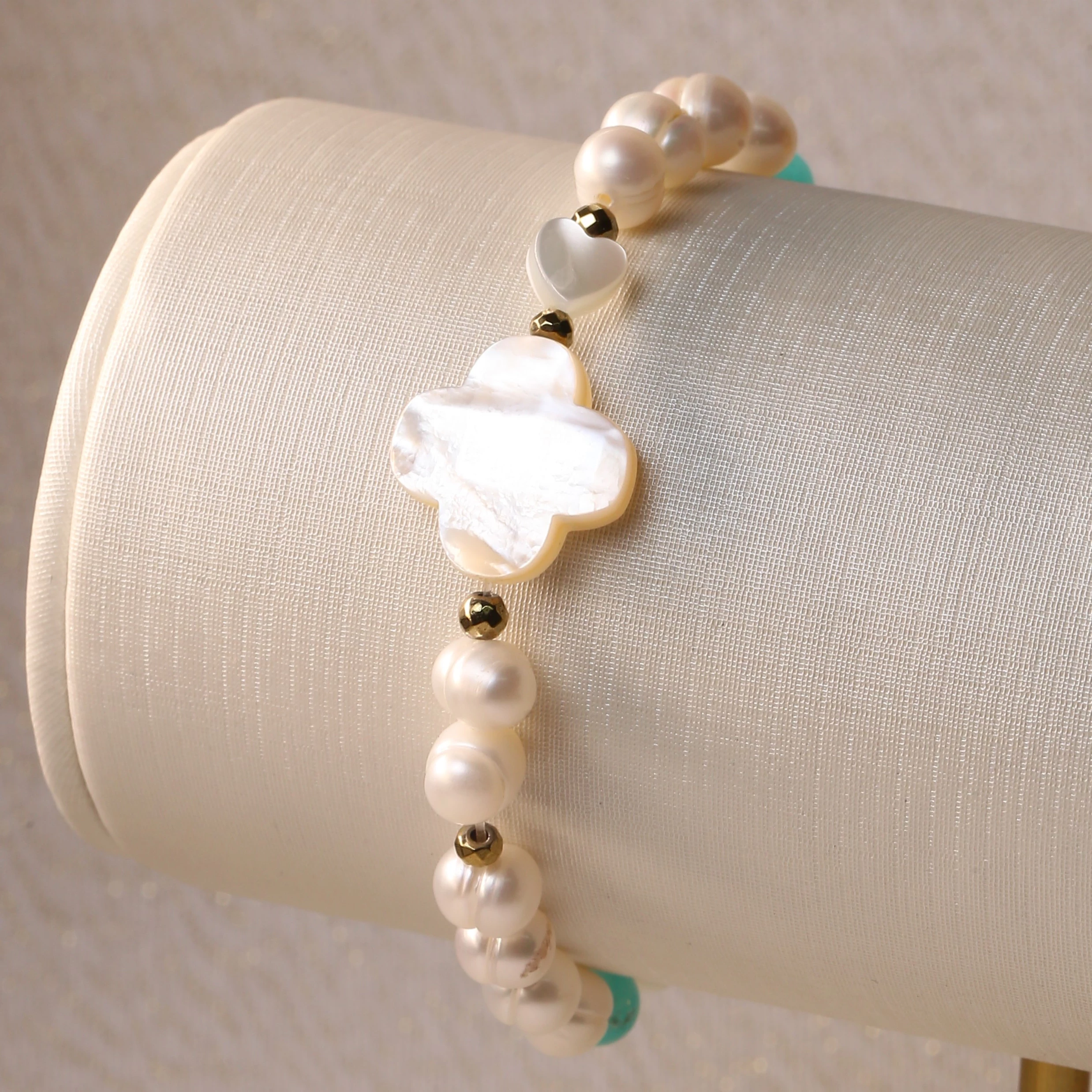 Pulseira Pérola e Gemas Variadas
