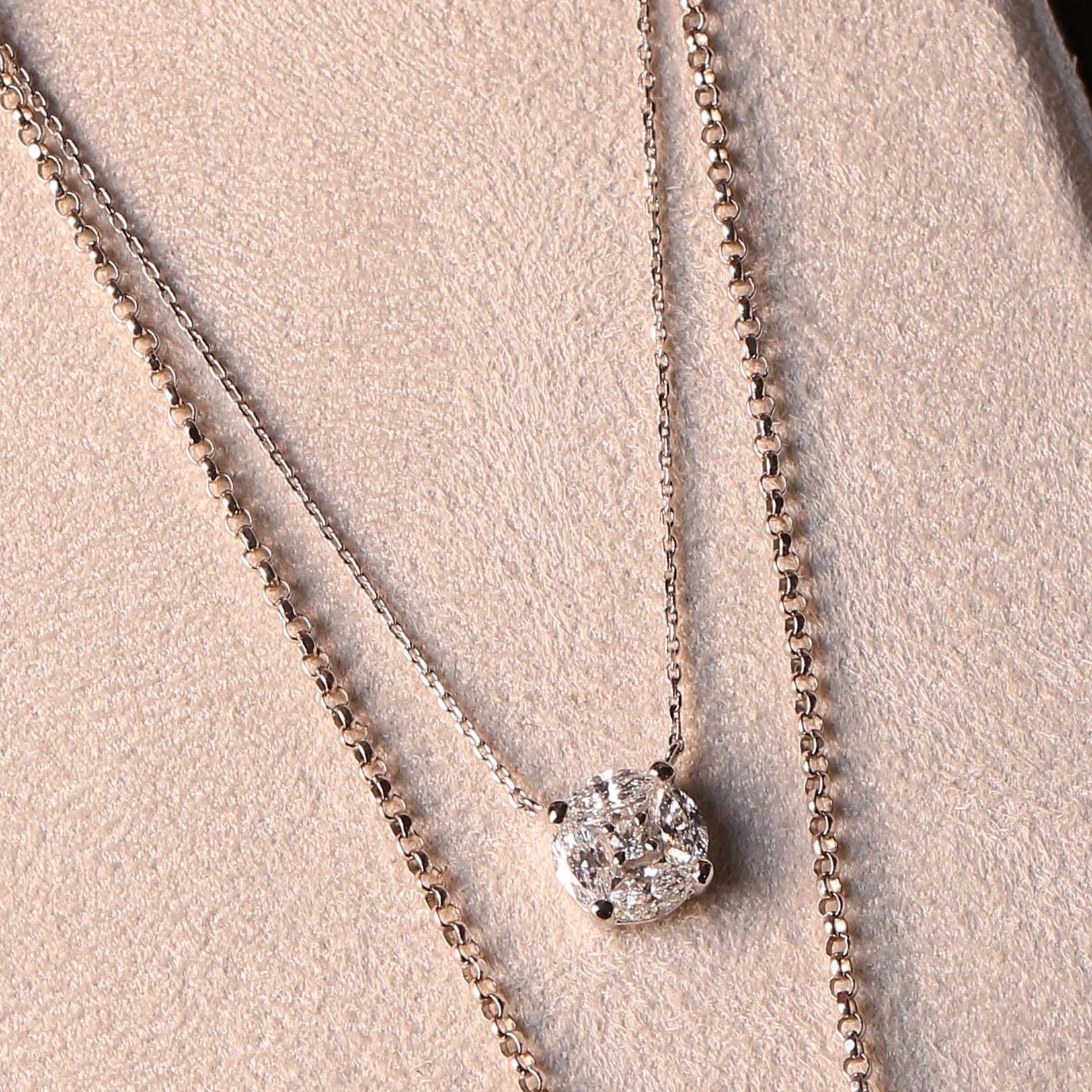 Gargantilha Redonda Cravejada Com Diamantes Em Ouro Branco
