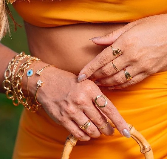 Anel Falange Cruz com Diamantes em Ouro Amarelo