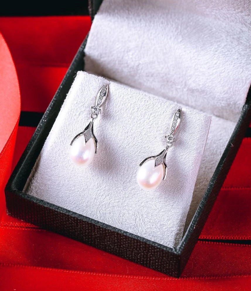 Brinco Pérola Gota com Diamantes em Ouro Branco