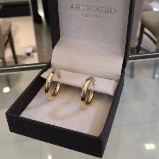 Brinco Argola Redonda Oca Em Ouro Amarelo