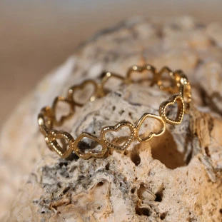 Anel Corações Vazados Em Ouro Amarelo