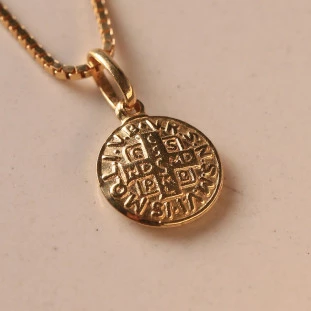 Pingente São Bento Oco Em Ouro Amarelo 