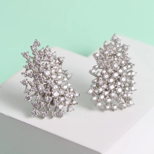 Brinco Ear Cuff Cravejado com Zircônia em Prata