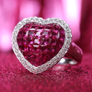 Anel Coração Cravejado Com Rubis E Diamantes Em Ouro Branco