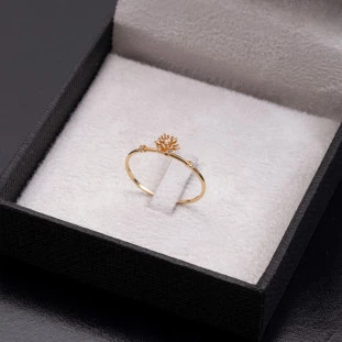 Anel Chuveiro com Safira em Ouro Amarelo