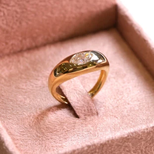 Anel Com Moissanite Navete Em Ouro Amarelo 