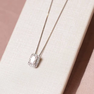 Gargantilha Retangular Cravejada Com Moissanites Em Prata 