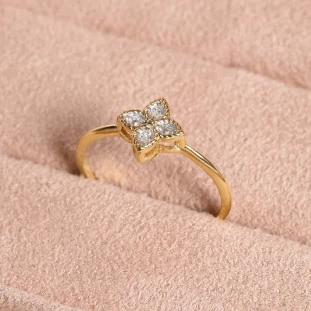 Anel Flor Cravejado Com Diamantes Em Ouro Amarelo 