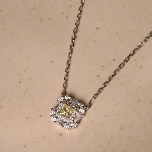 Gargantilha Quadrada Cravejada Com Zircônias Amarelas Em Prata