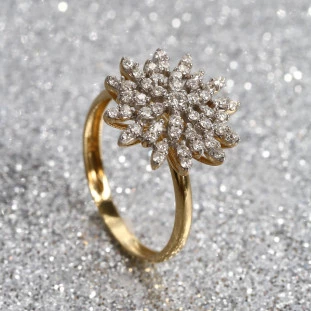 Anel Flor Cravejado Com Diamantes Em Ouro Amarelo