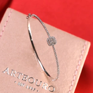 Bracelete Quadrado Cravejado Com Diamantes Em Ouro Branco 