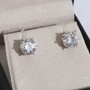 Brinco Solitário Com Zircônias Em Ouro Branco