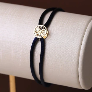 Pulseira Fio de Seda Com Pingente Sao Bento  Em Ouro amarelo