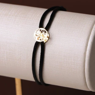 Pulseira Fio de Seda Com Pingente Sao Bento  Em Ouro amarelo