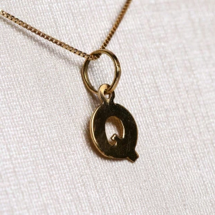 Pingente Letra Q Em Ouro Amarelo