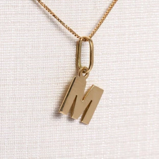 Pingente Letra M Em Ouro Amarelo