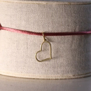 Pulseira Fio De Seda Com Pingente Coração Vazado Em Ouro Amarelo