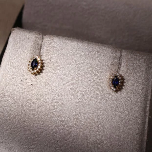 Brinco Safira Navete com Diamantes em Ouro Amarelo