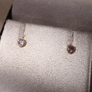 Brinco Coração Com Zircônias Rosa Em Ouro Amarelo