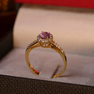 Anel Cravejado Com Ametista e Diamantes Em Ouro Amarelo