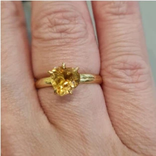 Anel Coração Com Citrino Em Ouro Amarelo