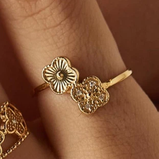 Anel 2 Trevos  Cravejado Com Diamantes Em Ouro Amarelo 