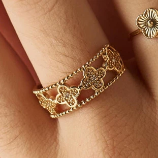 Anel Trevos e Bolinhas Cravejado Com Diamantes Em Ouro Amarelo 