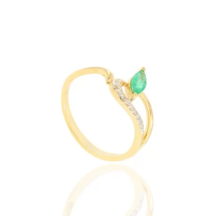 Anel com Esmeralda e Diamantes em Ouro Amarelo