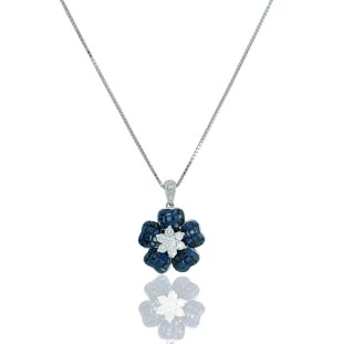 Gargantilha Trevo Cravejada Com Safiras e Diamantes Em Ouro Branco