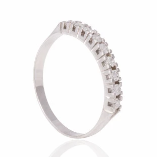 Meia Aliança com Diamantes em Ouro Branco