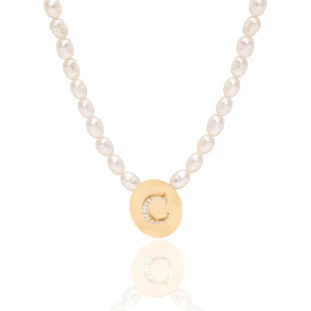 Colar Pérola Letra C com Diamante em Ouro Amarelo